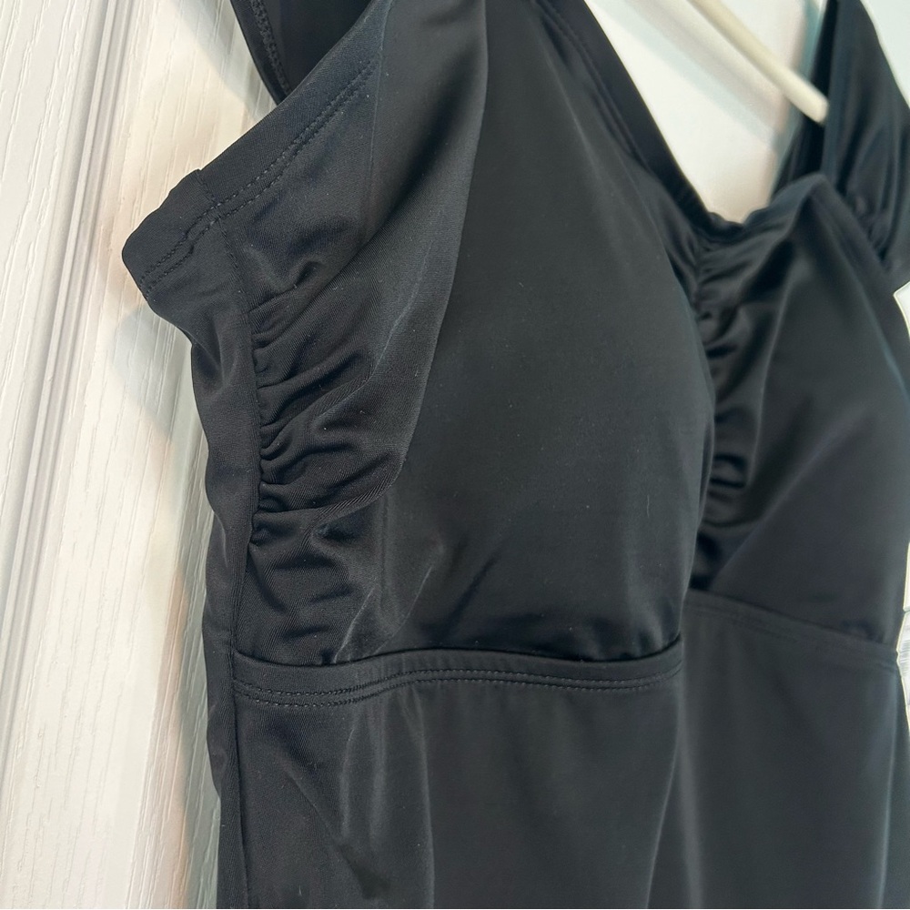 Torrid One Piece Swimsuit Women’s 3X Black Wireless Ruched Cap Sleeves - Picture 5 of 9